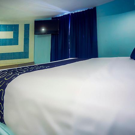 Capital O Hotel Diro, モンテレー エクステリア 写真