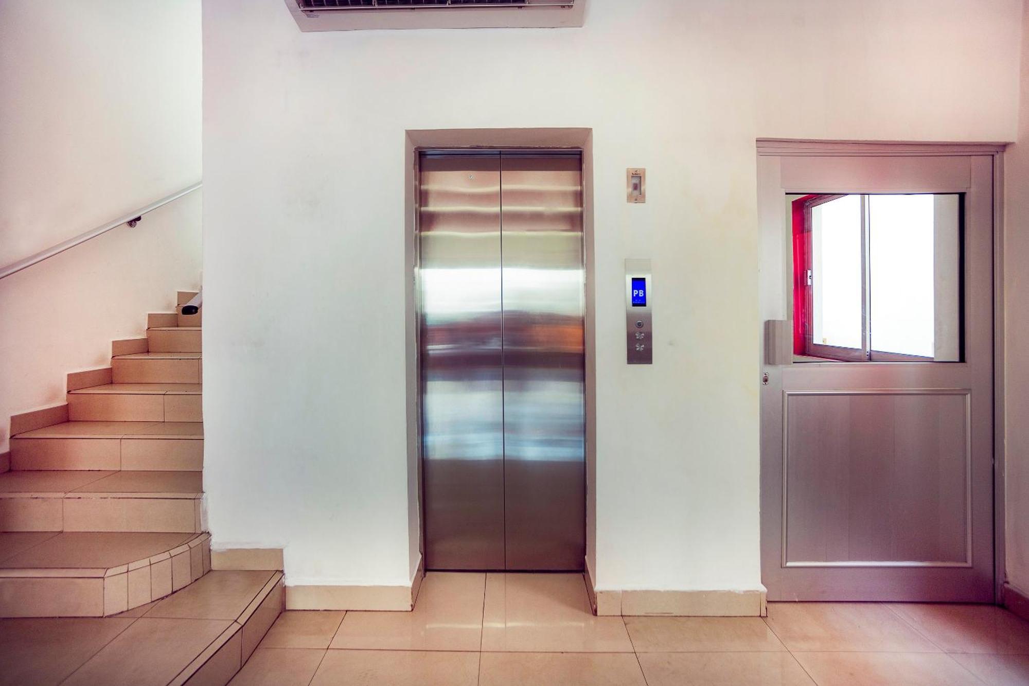 Capital O Hotel Diro, モンテレー エクステリア 写真