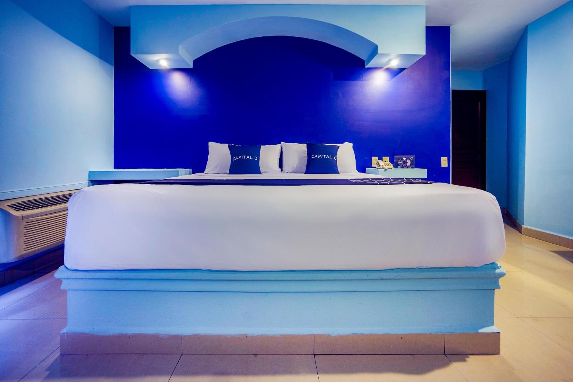 Capital O Hotel Diro, モンテレー エクステリア 写真
