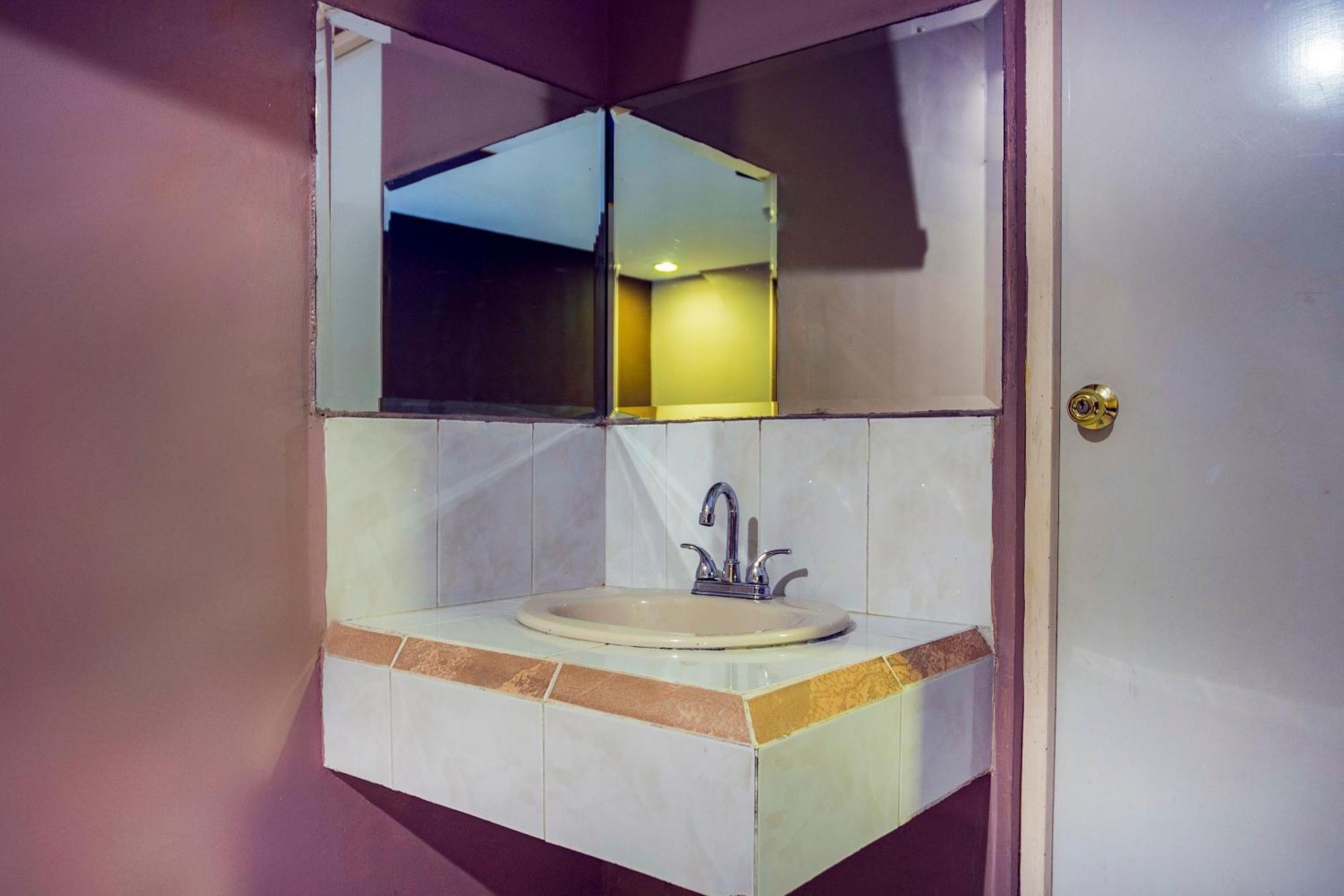 Capital O Hotel Diro, モンテレー エクステリア 写真