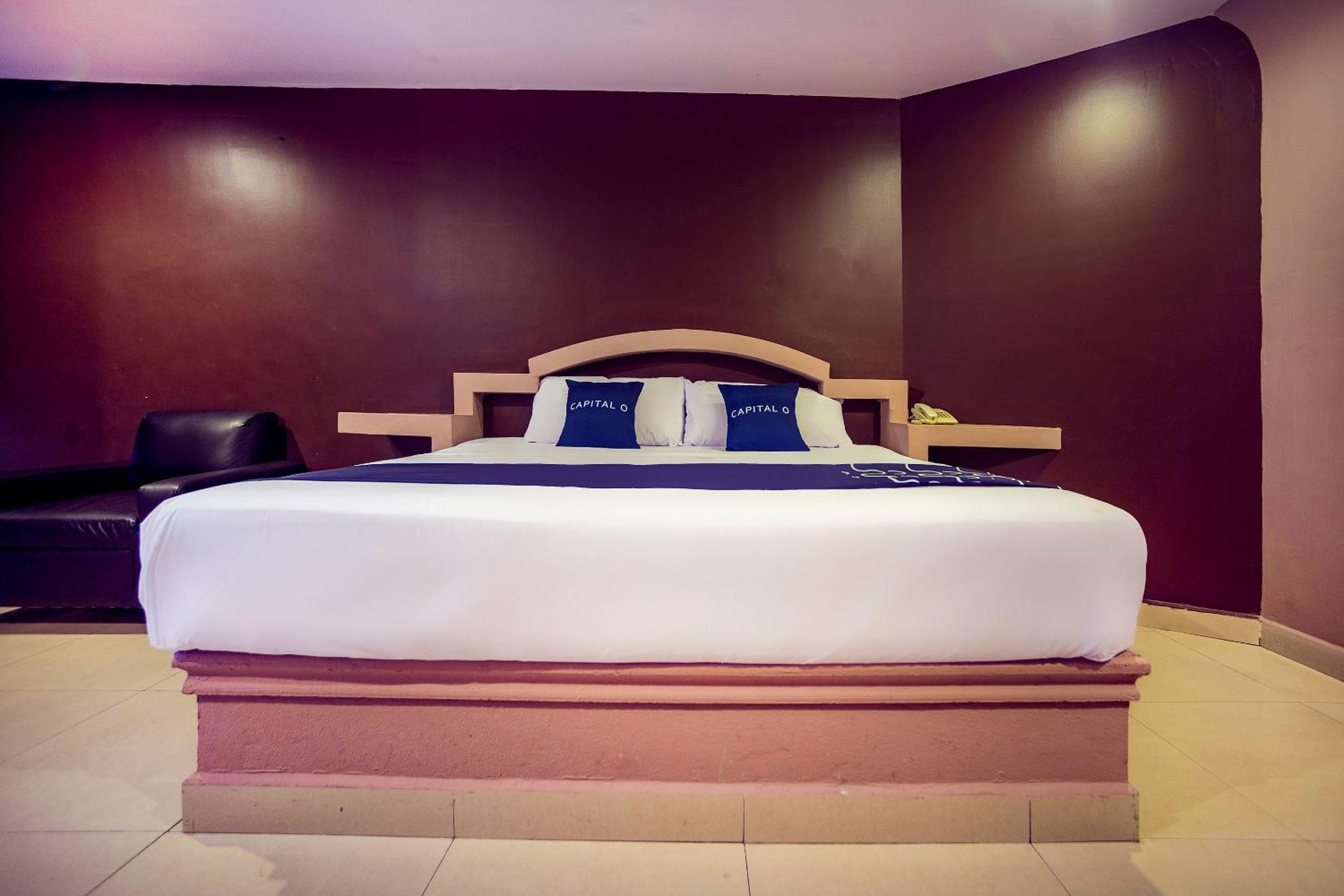 Capital O Hotel Diro, モンテレー エクステリア 写真
